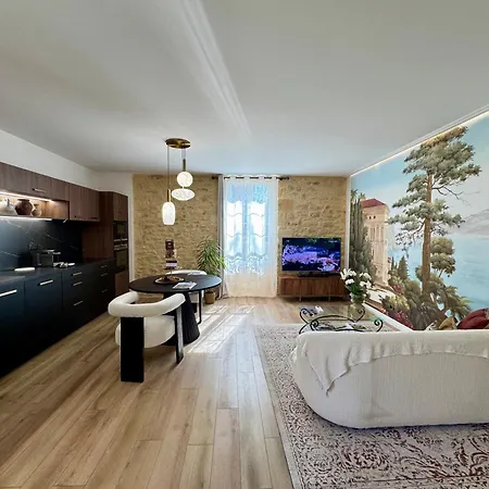 Le Majoral Quiet 5 Mins Walking From Historic Town, Garden, Covered Terrace, Parking, Air Cond, Private Parking, Fiber