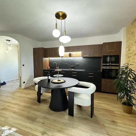 Le Majoral Quiet 5 Mins Walking From Historic Town, Garden, Covered Terrace, Parking, Air Cond, Private Parking, Fiber