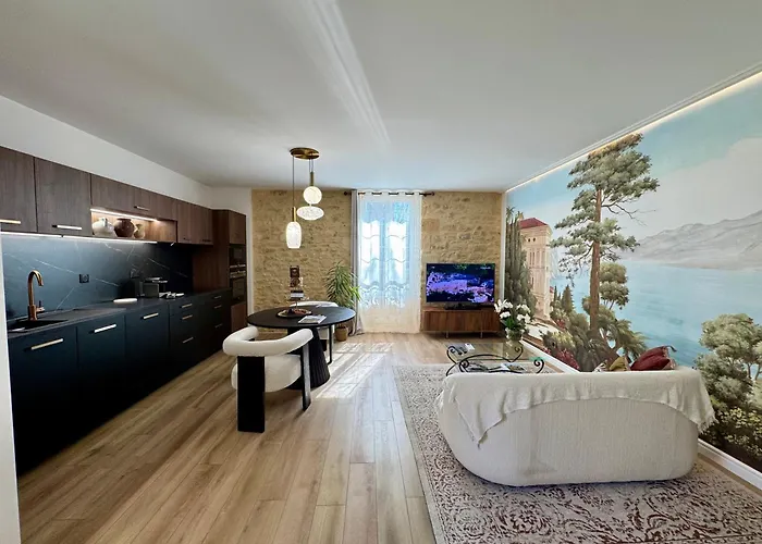 Le Majoral Quiet 5 Mins Walking From Historic Town, Garden, Covered Terrace, Parking, Air Cond, Private Parking, Fiber
