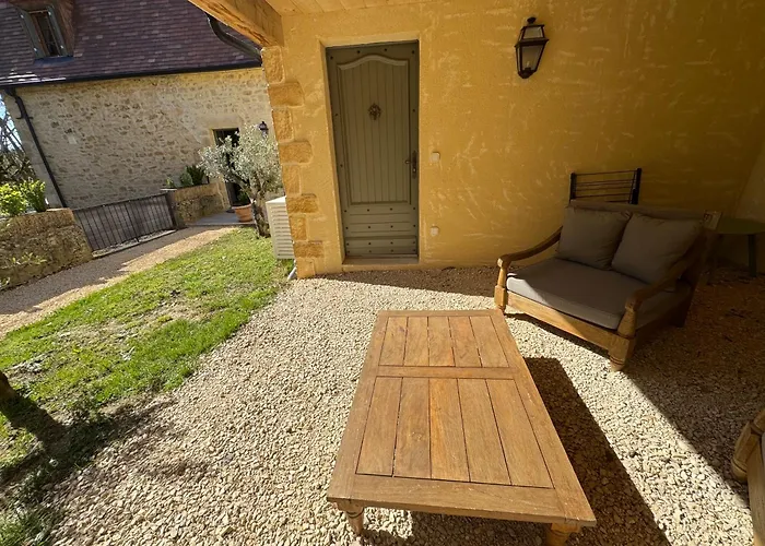 Le Majoral Quiet 5 Mins Walking From Historic Town, Garden, Covered Terrace, Parking, Air Cond, Private Parking, Fiber *