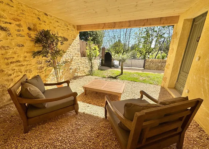 Le Majoral Quiet 5 Mins Walking From Historic Town, Garden, Covered Terrace, Parking, Air Cond, Private Parking, Fiber