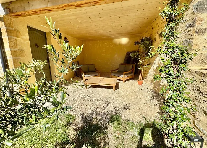 Le Majoral Quiet 5 Mins Walking From Historic Town, Garden, Covered Terrace, Parking, Air Cond, Private Parking, Fiber *
