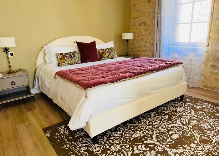 公寓 Le Majoral Quiet 5 Mins Walking From Historic Town, Garden, Covered Terrace, Parking, Air Cond, Private Parking, Fiber 萨尔拉拉卡内达