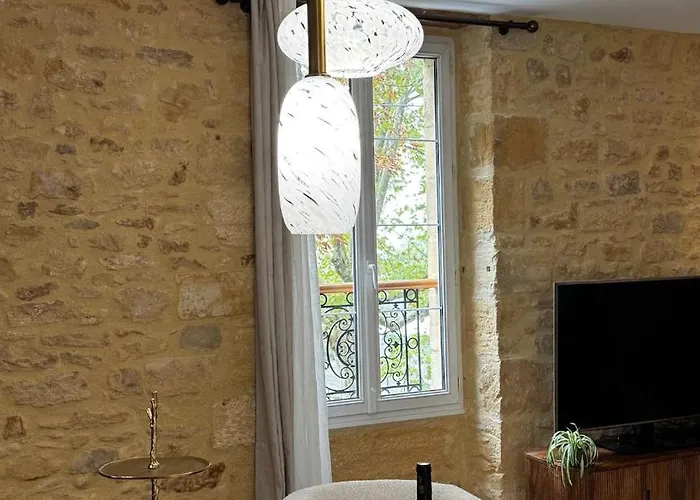 Le Majoral Quiet 5 Mins Walking From Historic Town, Garden, Covered Terrace, Parking, Air Cond, Private Parking, Fiber *