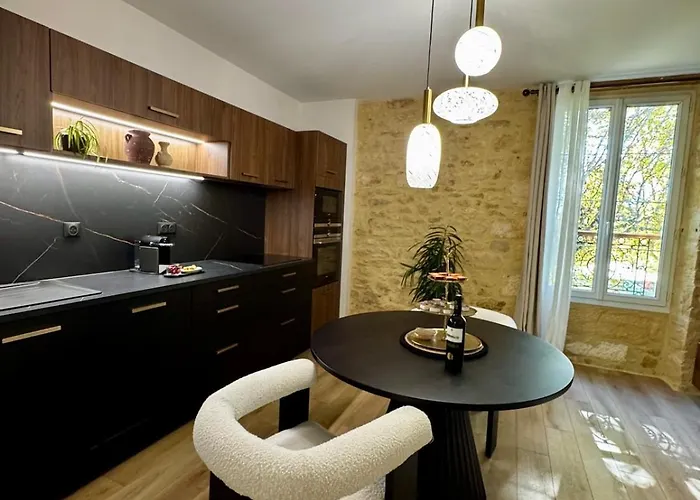 Le Majoral Quiet 5 Mins Walking From Historic Town, Garden, Covered Terrace, Parking, Air Cond, Private Parking, Fiber