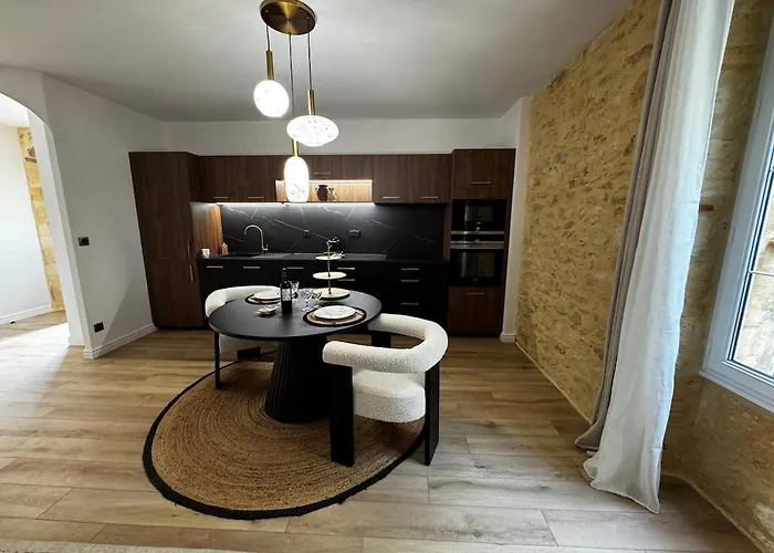 Le Majoral Quiet 5 Mins Walking From Historic Town, Garden, Covered Terrace, Parking, Air Cond, Private Parking, Fiber 萨尔拉拉卡内达