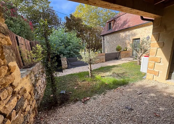 Le Majoral Quiet 5 Mins Walking From Historic Town, Garden, Covered Terrace, Parking, Air Cond, Private Parking, Fiber