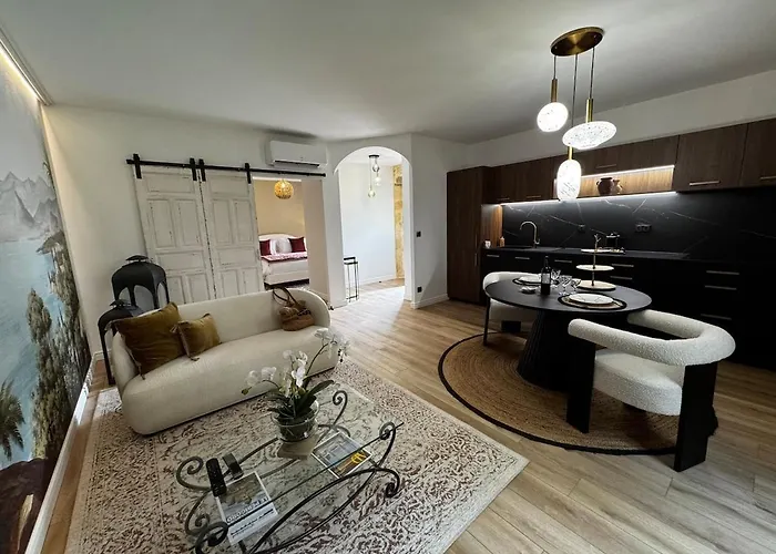 Le Majoral Quiet 5 Mins Walking From Historic Town, Garden, Covered Terrace, Parking, Air Cond, Private Parking, Fiber * 萨尔拉拉卡内达