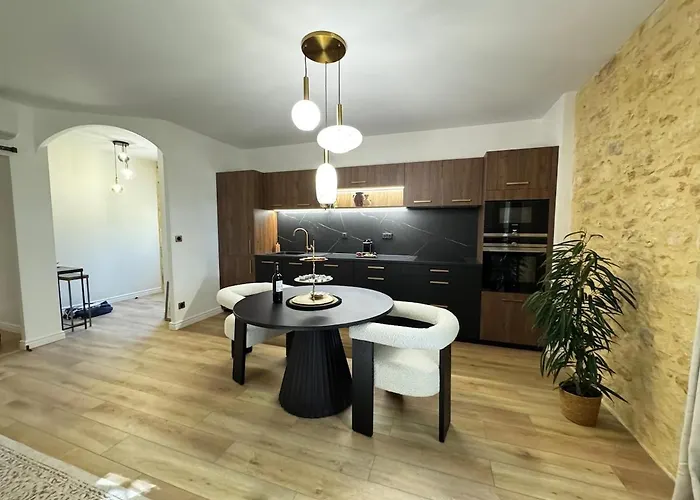 Le Majoral Quiet 5 Mins Walking From Historic Town, Garden, Covered Terrace, Parking, Air Cond, Private Parking, Fiber
