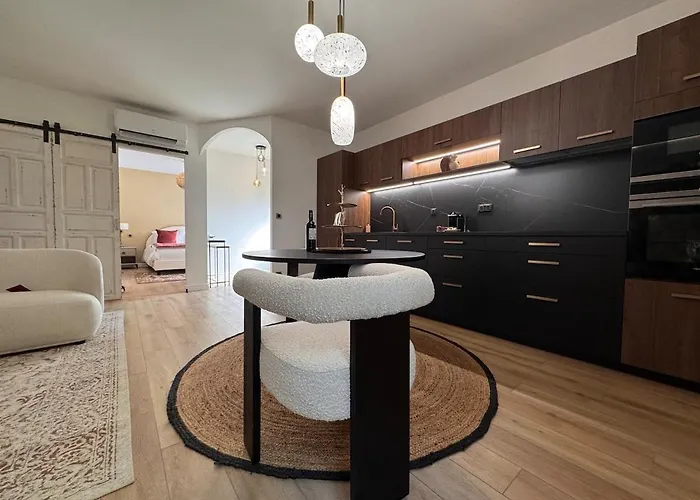 公寓 Le Majoral Quiet 5 Mins Walking From Historic Town, Garden, Covered Terrace, Parking, Air Cond, Private Parking, Fiber