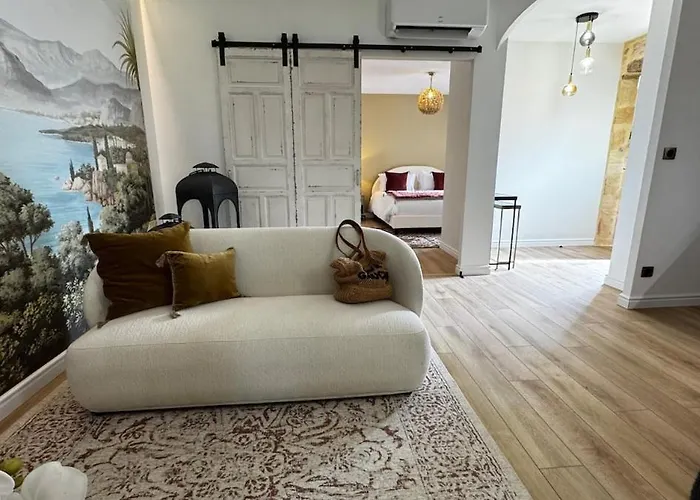 Le Majoral Quiet 5 Mins Walking From Historic Town, Garden, Covered Terrace, Parking, Air Cond, Private Parking, Fiber * 萨尔拉拉卡内达